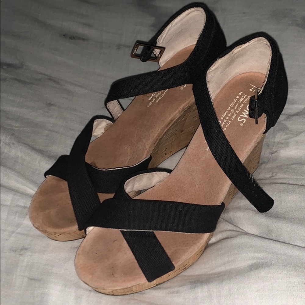 Tom’s Black Wedges